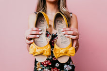 Load image into Gallery viewer, Rollasole Here Comes The Sun Bow Flats Yellow